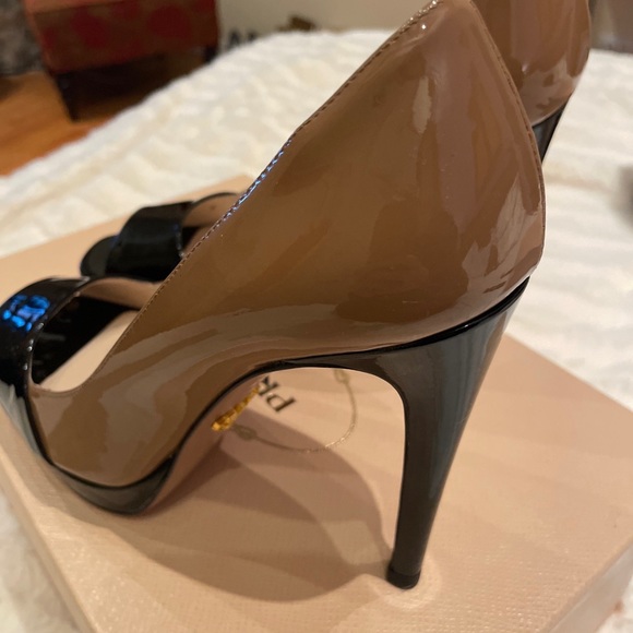 Prada black and tan patent leather open toe pumps size 36 6 US - Picture 5 of 7